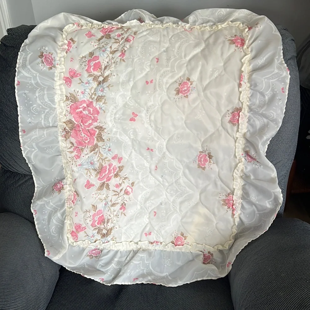 Set: 2 standard pillow cases & 1 comforter: white, pink flowers and butterflies